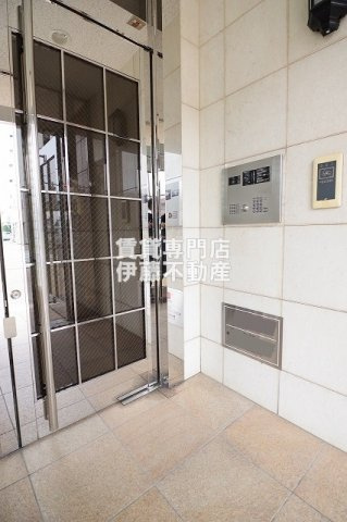 HERBE庄内通のエントランス