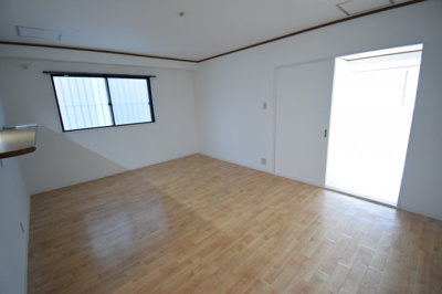 【居間・リビング】 | ナショナルビル | ゆったりとしたリビングです