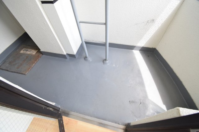 【バルコニー】 | ナショナルビル | 陽当たり良好なバルコニーです