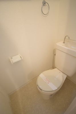 【トイレ】 | ナショナルビル | 落ち着いた色調のトイレです