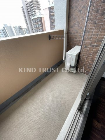 ライジングコート梅田サンライズのバルコニー|お洗濯にも便利なバルコニー付き