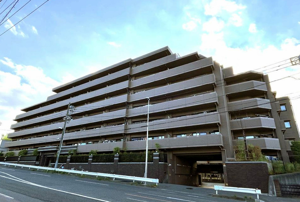 ナイスブライトピア三ツ池公園（鶴見区梶山2丁目）の外観|ナイスブライトピア三ツ池公園　4LDK　2009年4月築　南東向き　JR京浜東北線「鶴見」駅 バス16分 バス停まで徒歩2分　駐車場100％完備　新規リノベーション　