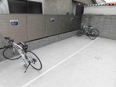 リエール太秦安井の駐車場|駐輪場