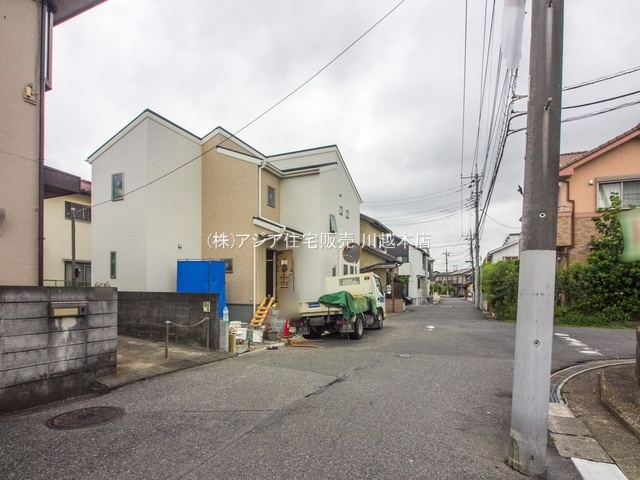 川越市霞ケ関東　新築戸建の前面道路含む現地写真|接道：北側6.0ｍ公道