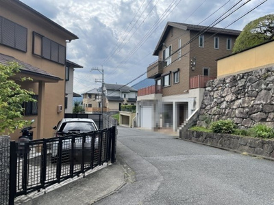 【前面道路含む現地写真】 | 大津市木の岡町33-13　中古戸建