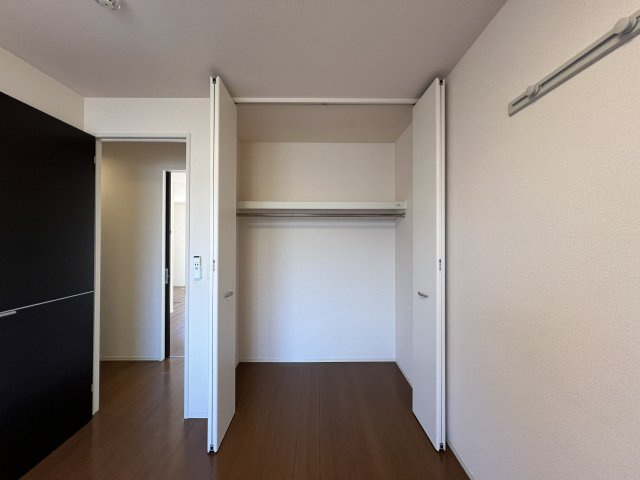 プラザセレステAの収納|洋室にあるクローゼットです。