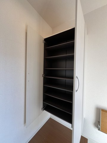 プラザセレステAの収納|シューズボックス