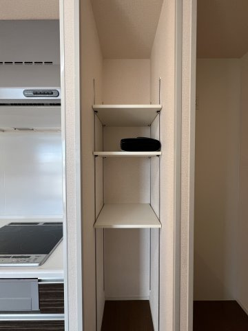 プラザセレステAの収納|キッチン横便利な用途色々パントリー