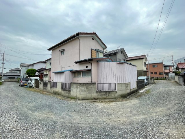 藤岡市藤岡　中古の前面道路含む現地写真