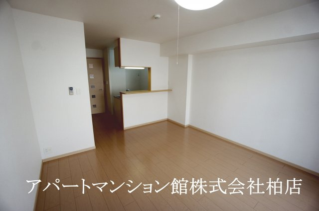 ソレアードⅡの居間・リビング|同タイプ　写真反転