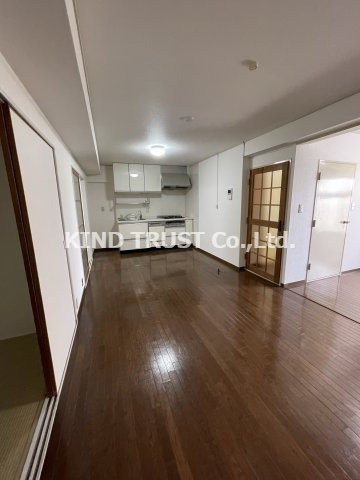 シャルム中津の居間・リビング|こちらの居間で趣味の時間をお楽しみください