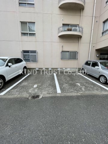 シャルム中津の駐車場|カースペースがあります