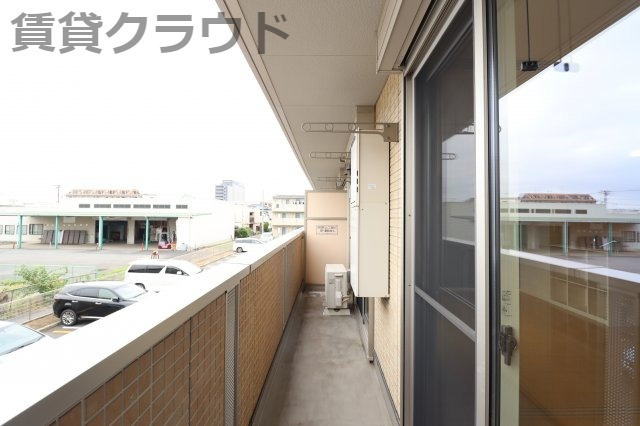 サンプットコートのバルコニー|洗濯物もよく乾きそうな明るいバルコニーです！
