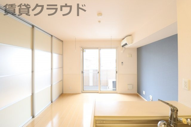 サンプットコートの居間・リビング|こちらのリビングで趣味の時間をお楽しみください