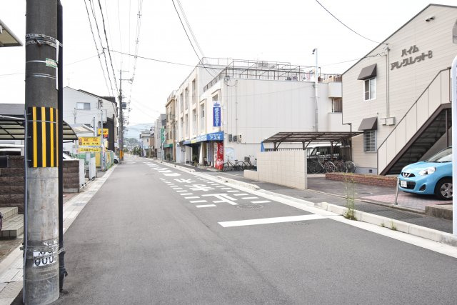 ハイムアレグレットA棟の周辺|前面道路