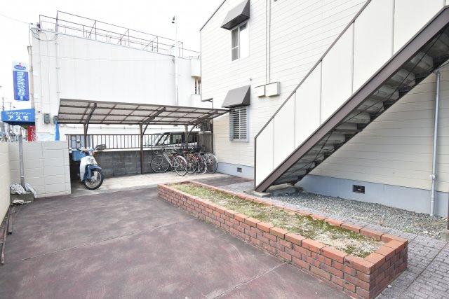 ハイムアレグレットA棟のエントランス