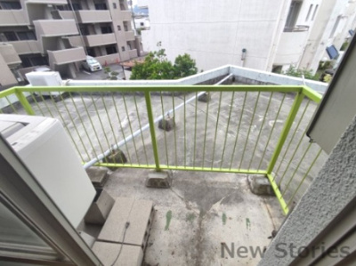 【バルコニー】 | コーポ明 | 洗濯機は専用バルコニーへ！