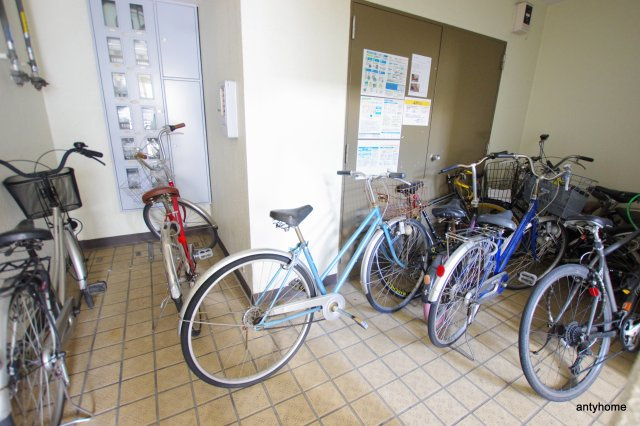 第1嵯峨ハイツ　仲介手数料無料の駐車場