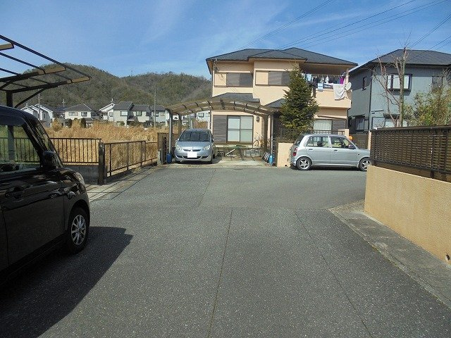 三田市西相野　中古戸建の前面道路含む現地写真