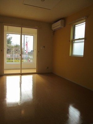 サニーヒルズⅡの居間・リビング|使いやすいリビングです