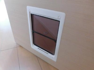 京悠館のその他|ペット通り抜け用扉