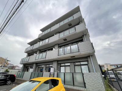 【外観】 | ルネス・ヴィエルジュ | 2沿線利用可能な「センター北」駅より徒歩8分！鉄筋コンクリートの4階建てマンションです♪通勤通学はもちろん、お買い物やお出かけにもGood☆