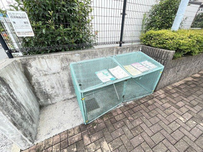 【その他共用部分】 | ルネス・ヴィエルジュ | 敷地内ごみ置き場でごみ出しもらくらく～♪忙しい社会人さんや主婦さんにもうってつけ！