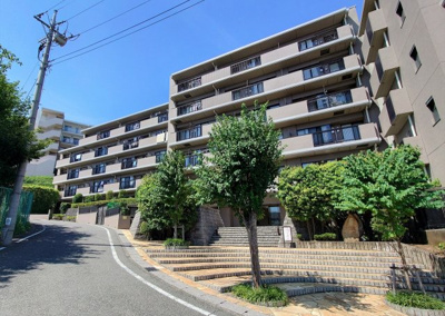 【外観】 | コスモ宮前平クレスト | 総戸数５８戸、１９９５年８月築、管理人は日勤勤務につき管理体制良好です♪