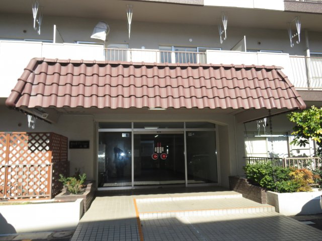 富士見マンションA棟のエントランス