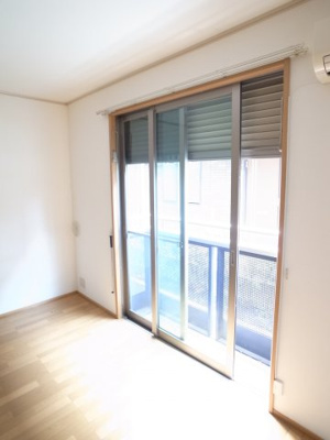 【バルコニー】 | エクセル9 | 外出時はシャッター閉めて防犯、防犯。