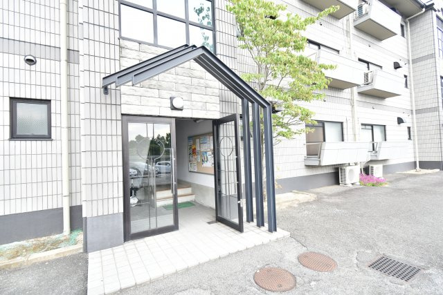 ファームハイツ高畑のエントランス