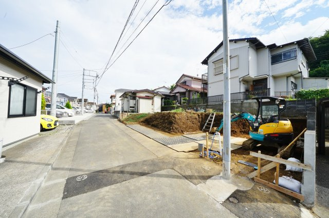 【保土ケ谷区今井町1368-15新築戸建て】（今井小学校・橘中学校）の前面道路含む現地写真|周辺環境も合わせて、ぜひ現地をご覧ください。