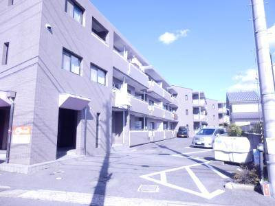 カルム常盤の駐車場