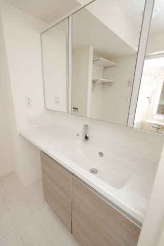 アンジュール西小岩の洗面所