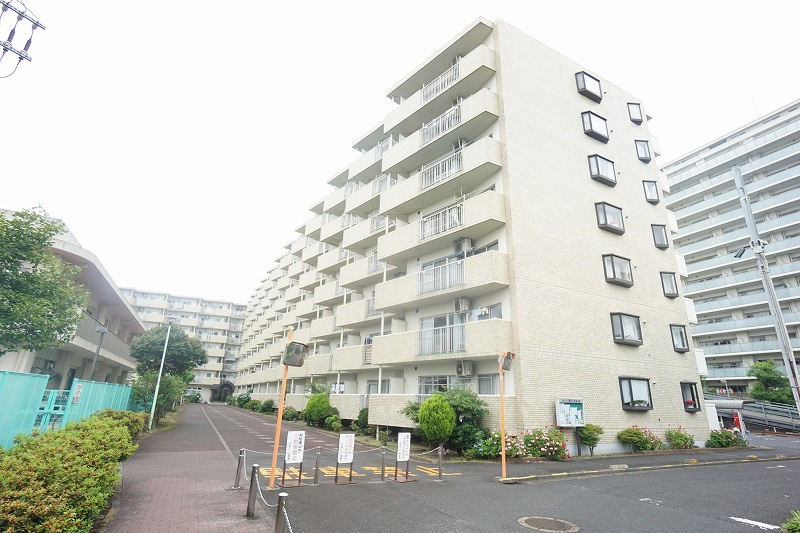 小田公園エルハイツ（川崎区京町3丁目）の外観|外観です　小田公園エルハイツ　1985年10月築　3LDK　東海道本線「川崎」駅　バス14分「浅田3丁目」停　徒歩2分　トランクルーム付き　陽当り・通風良好　買い物便利　新規内装リフォーム　