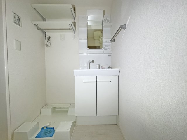 アンジュール西小岩の洗面所