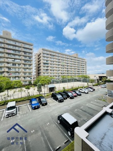 アネシス空港東5番館の駐車場