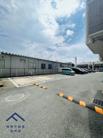 アネシス空港東5番館の駐車場