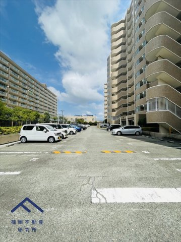 アネシス空港東5番館の駐車場