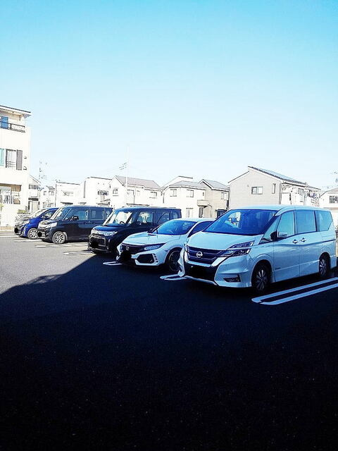 ウィステリアタウンⅧの駐車場