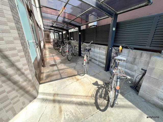 リバティ内代　仲介手数料無料の駐車場