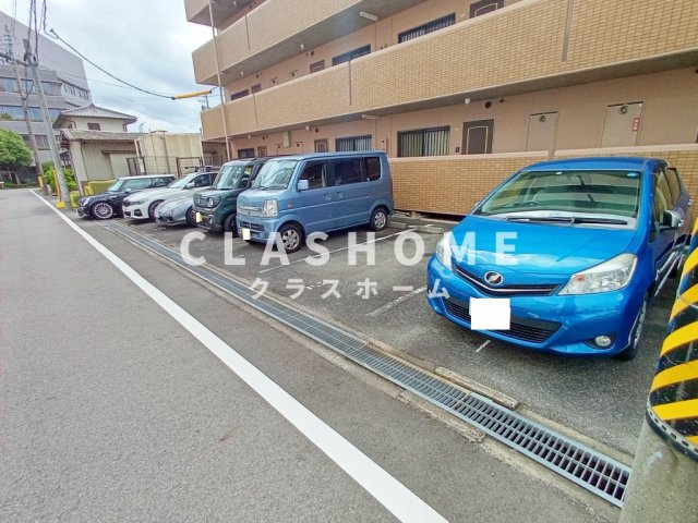 カーサJの駐車場