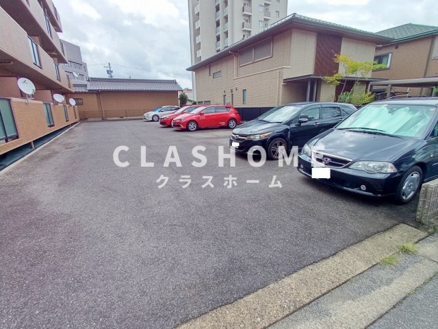 カーサJの駐車場