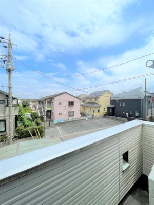 【展望】 | 船橋市上山町中古戸建 | ２階バルコニーからの眺望です。６．５ｍの前面道路＆周辺が低層地域の為、遮る建物がありません。