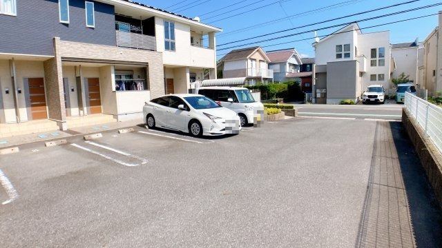 ボヌール青山の駐車場