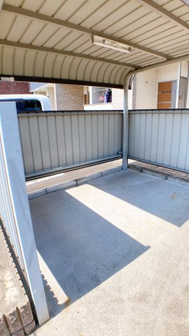 ボヌール青山の駐車場