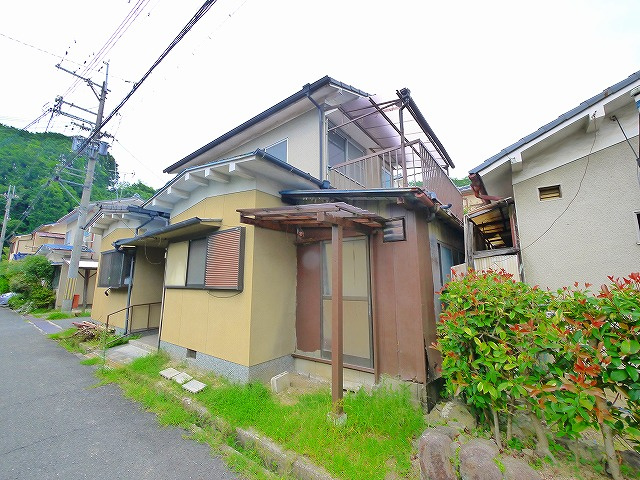 忍阪貸家の外観