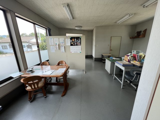 高下西町事務所の内装