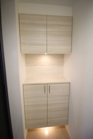 リラフォートの玄関|※別号室（205号室）参考写真。現況優先です。
