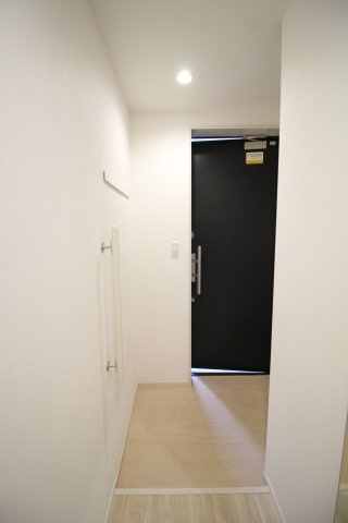 リラフォートの玄関|※別号室（205号室）参考写真。現況優先です。